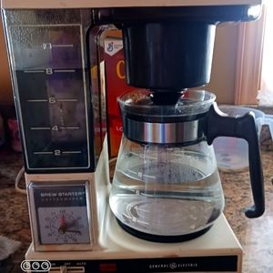 Vintage GE coffee maker with clock and automatic start. Works great!!!